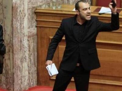 Είναι ή δεν είναι  ο βουλευτής της Χρυσή...