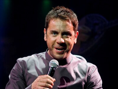 Γιώργος Μαζωνάκης: Τραγουδάει Μίκη Θεοδω...