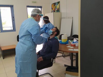 Rapid test σε εργαζόμενους των δομών του...
