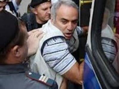 Γκάρι Κασπάροφ: Δεν δάγκωσα τον αστυνομι...
