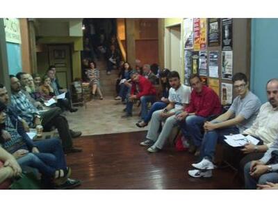 "Ψηφίστε...τσαλακωμένους"