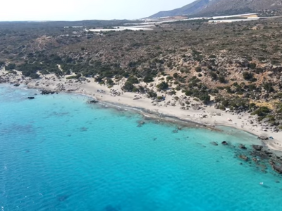 Κεδροδάσος Χανίων: Η παραλία με τα καταγ...