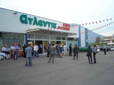 Ενα βήμα πριν την πτώχευση τα σούπερ μάρ...