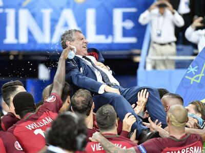 Ο Φερνάντο Σάντος χορεύει για την κατάκτ...