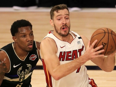 Με την πλάτη στον τοίχο οι Μπακς του Αντ...