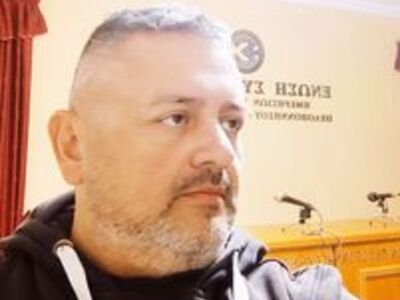 Ο Νίκος είναι ΚΑΙ στη βουλή     