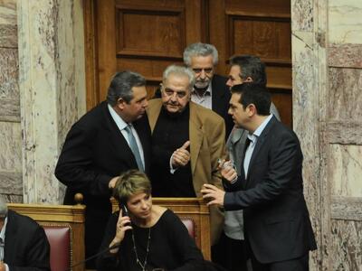 Απώλειες στη συγκυβέρνηση μετά την ψηφοφ...