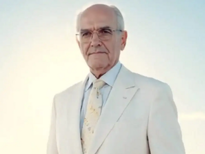 Ο Ανδρέας Παπανδρέου «αναστήθηκε» χάρη σ...