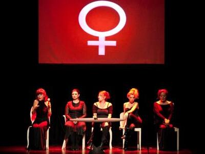 Αίγιο: Η σουρεαλιστική κωμωδία "Γάμ...