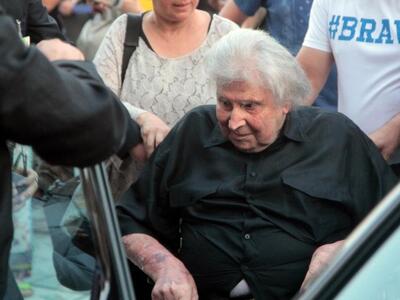 Μ.Θεοδωράκης: Νιώθω ντροπή για τους γέρο...