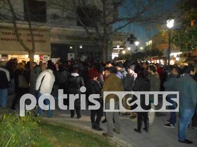 Πλήθος κόσμου στη συγκέντρωση συμπαράστα...