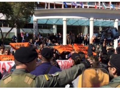 Θεσσαλονίκη: Ένταση στην παρέλαση