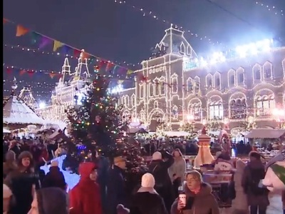 «Μαγικά» τα Χριστούγεννα στη Μόσχα – ΔΕΙΤΕ ΒΙΝΤΕΟ