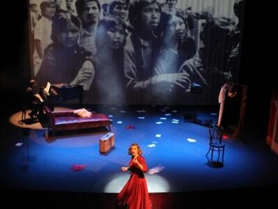 Η "Λόλα Μπλάου" είναι τόσο ε...