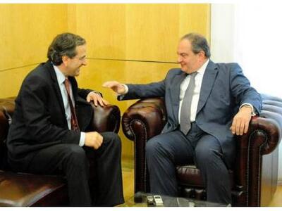 Ο Καραμανλής απέναντι στον Σαμαρά... - Α...