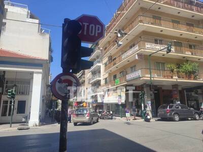 Πάτρα: Χάλασαν φανάρια στην Πατρέως- Σκο...