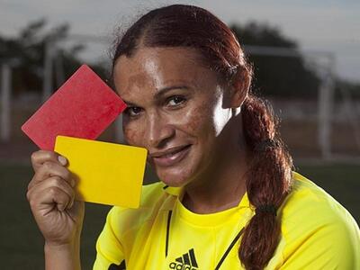 Διαιτητής – τραβεστί αποκαλύπτεται στη Βραζιλία!