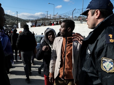 Εκτός ελέγχου η κατάσταση στη Μόρια - Πο...