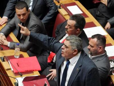 Παραλήρημα Μιχαλολιάκου στη Βουλή - Γιατ...