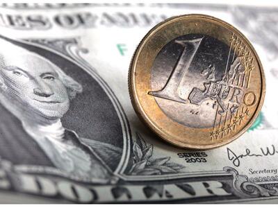 Σε χαμηλό 7μηνου το ευρώ έναντι του δολαρίου