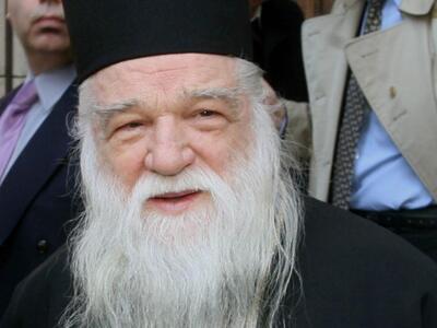 Ο Αμβρόσιος ξαναχτυπά: "Ουστ στους ...