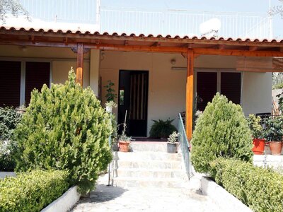 Φωτογραφίες από τα σπίτια που η ΕΛΑΣ θεω...