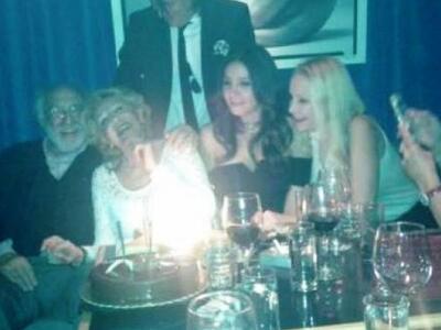 Η Ζωή Λάσκαρη "πάτησε" τα 70- ...