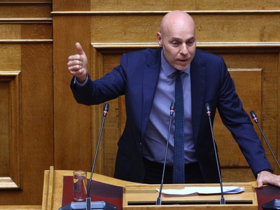 Ο γάμος που αποκαλύφθηκε μέσα από το «πό...