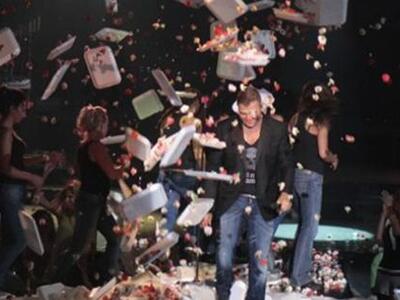 Δεν φτάνουν τα γαρίφαλα - Εισάγουμε και ...