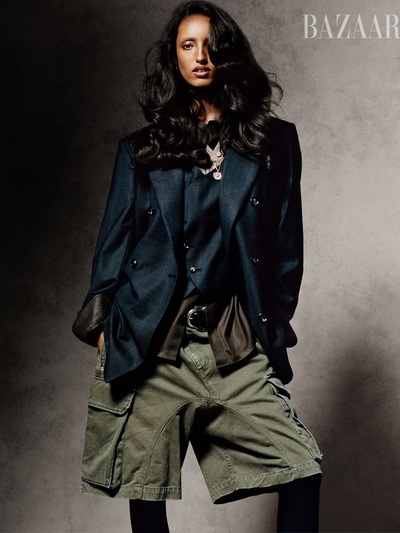 Σακάκι και γιλέκο, φορεμένα με χακί carg...