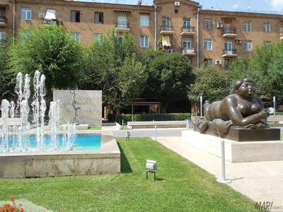 Πάρκο Cascade με τα εκθέματα σύγχρονης τέχνης 