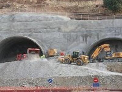Υπομονή μέχρι το 2015 για τις σήραγγες των Τεμπών