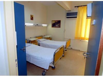 Εκλεβε πορτοφόλια και τσάντες από δωμάτια ασθενών