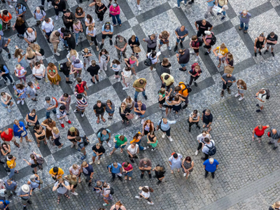 Η Ελλάδα μικραίνει: Μισό εκατομμύριο λιγ...