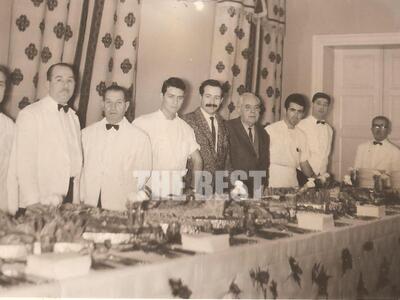 Στο κέντρο ο Σπύρος Ευαγγελάτος και ο Νί...