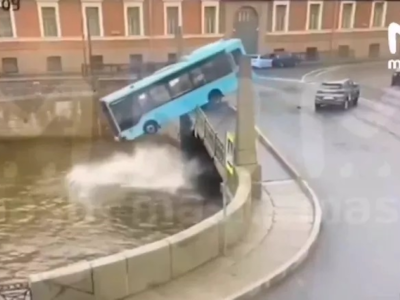 Λεωφορείο γεμάτο επιβάτες έπεσε σε ποτάμ...