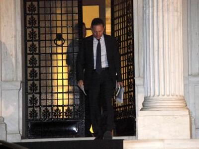 Στουρνάρας: Τις επόμενες ημέρες επιστρέφ...