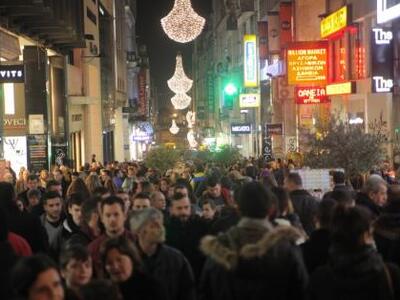 «Λευκή νύχτα»: Πλήθος κόσμου κατέκλυσε τ...
