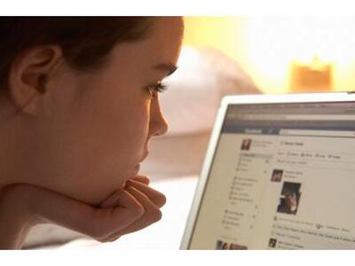 Το... πολύ Facebook χωρίζει τα ζευγάρια 