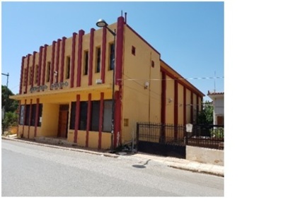 *Το θέατρο όπως ήταν πριν τις αναγκαίες ...