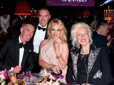 DSQUARED ΜΕ ΠΑΜΕΛΑ ΑΝΤΕΡΣΟΝ, ΕΛΕΝ ΦΟΝ ΑΝΓΟΥΕΡΘ