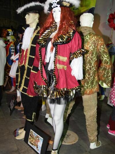 GROUP 29 - ΠΕΙΡΑΤΙΝΕΣ ΚΑΙ ΤΡΕΛΟΚΟΥΡΣΑΡΟΙ