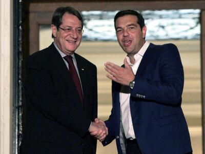 Σε εξέλιξη το δείπνο Τσίπρα – Αναστασιάδ...