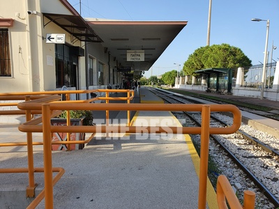 Η ράμπα ΑμεΑ του ΟΣΕ στην Πάτρα θέλει πρ...