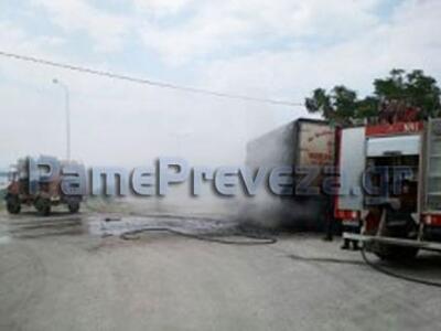 Πρέβεζα: Φωτιά σε φορτηγό ψυγείο στην Λυγιά