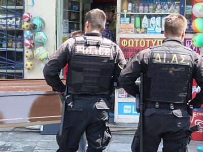 Ναύπακτος: Μπήκε στο αυτοκίνητο ηλικιωμέ...