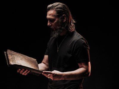 Ο Χεβιμεταλάς γιατρός του ΕΣΥ που ψέλνει...