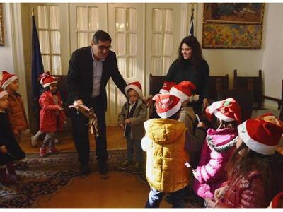 Πάτρα:Ανταλλαγή ευχών στο Δημαρχείο την ...