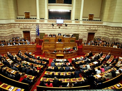 Βουλή: Σφοδρή κριτική στην κυβέρνηση από...
