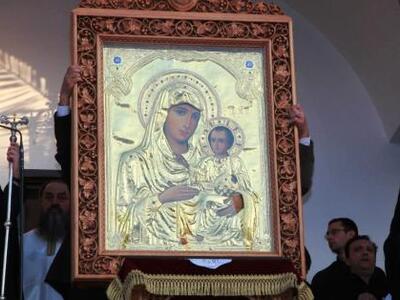 Ζάκυνθος: Πλήθος πιστών στην Παναγία της...